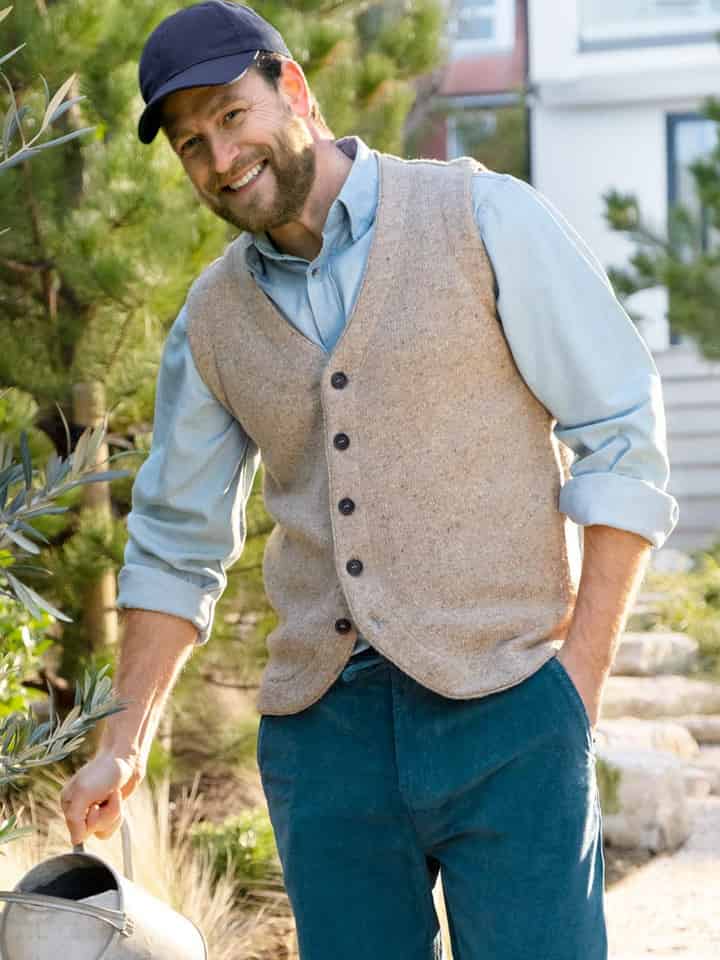 Men's Oat Knitted Waistcoat Model
